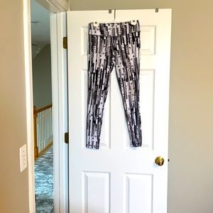 Material Girl Black and White Leggings